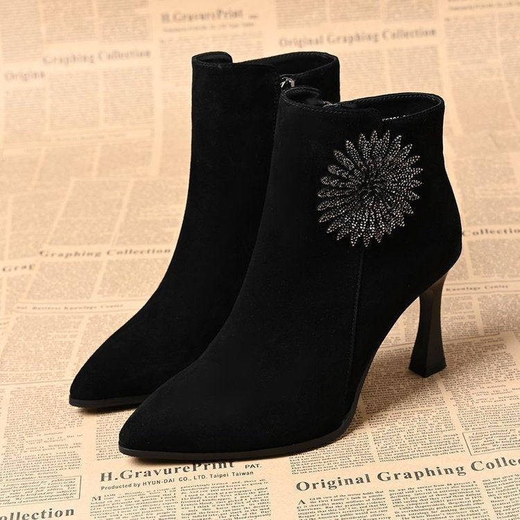 Damen Elegante Veloursleder Stiefeletten mit Glitzer-Pin Drune