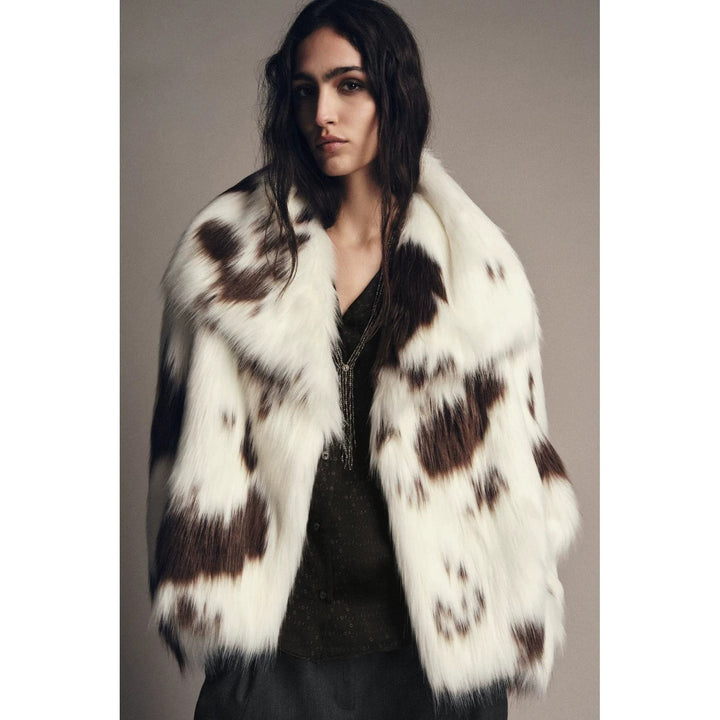 Damen Kurzmantel aus gepunktetem Hochflor-Faux-Fur mit voluminösem Schalkragen Drune