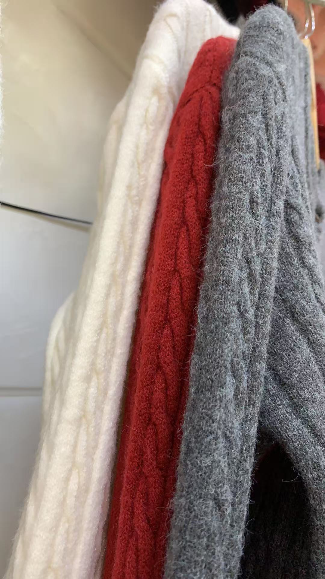 Damen Strickjacke mit Zopfmuster Drune
