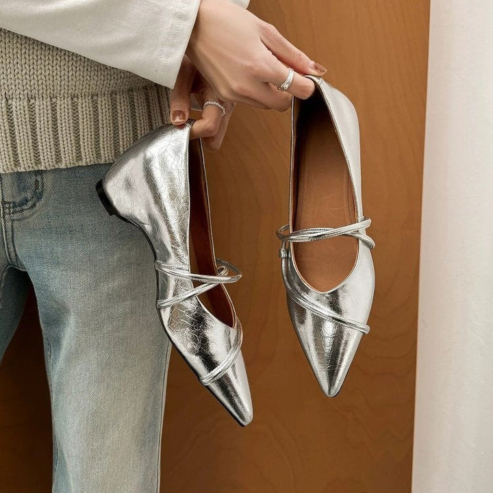 Damen spitz zulaufende Flats mit verstellbaren Riemen und glänzender Oberfläche Drune