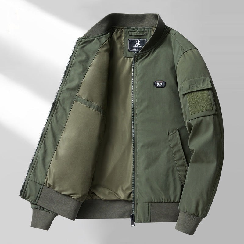 Herren minimalistischer Nylon-Bomber mit wattierter Innenlage und Ärmel-Pattentasche Drune