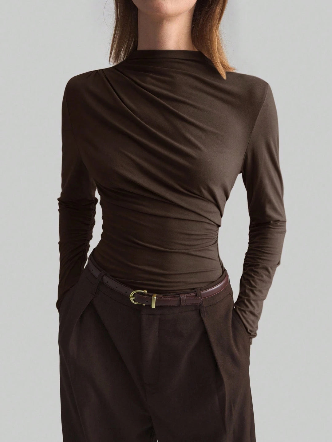 Damen nan schmal geschnittenes Langarmshirt mit asymmetrischer Drapierung und seitlicher Raffung Drune