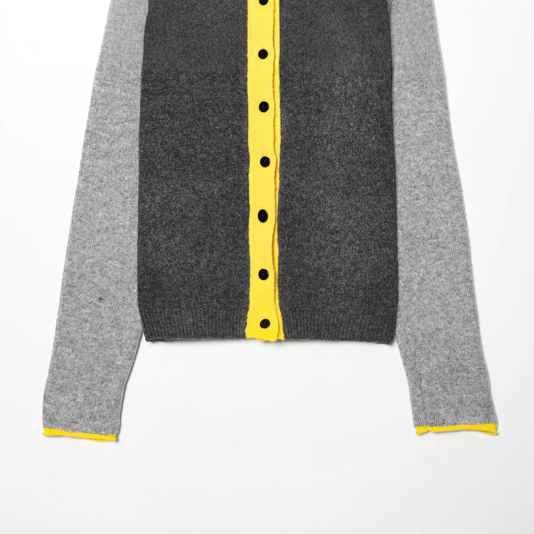 Damen nan kurze zweifarbige Wollcardigan mit kontrastierter Knopfleiste geripptem Saum und Hornknöpfen Drune