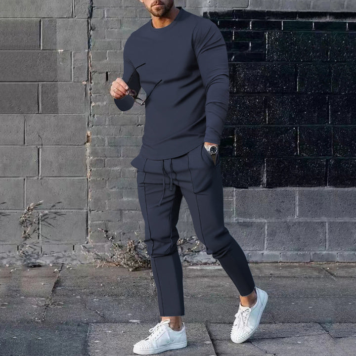 Herren nan eng anliegendes Langarmshirt aus Baumwollstretch mit Rundhalsausschnitt und körperbetonter Passform Drune