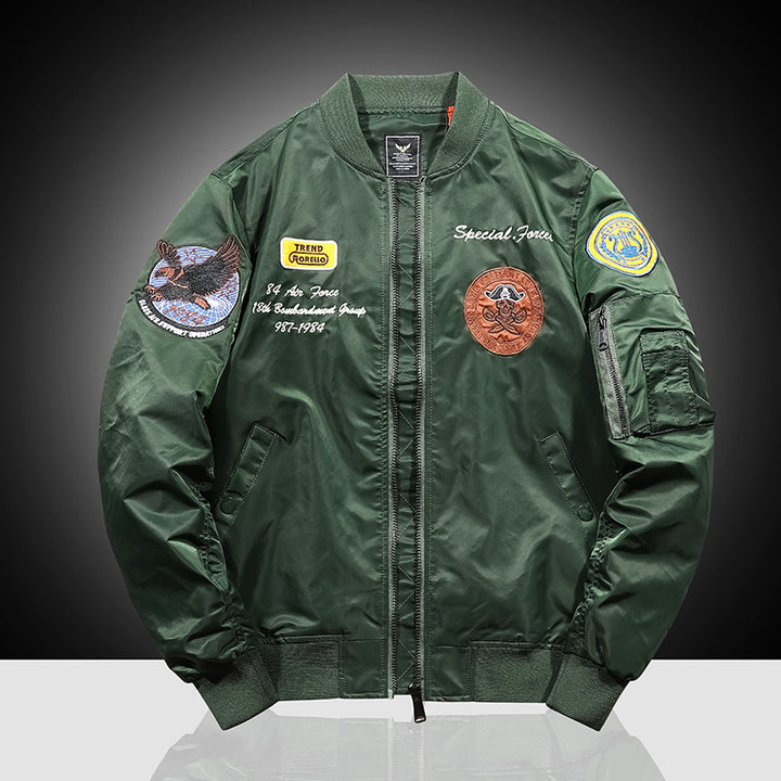 Herren Bomberblouson im Military-Patchstil mit Ärmel-Utilitytasche und geripptem Kragen Drune