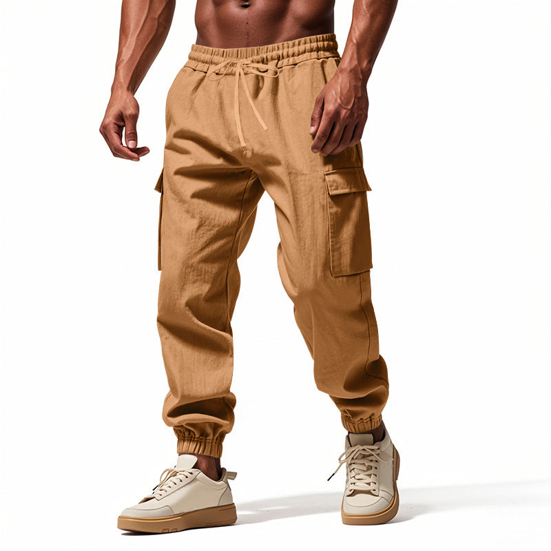 Herren nan konisch zulaufende Jogger im utilitarischen Stil mit elastischem Bund, Kordelzug und Klappentaschen Drune
