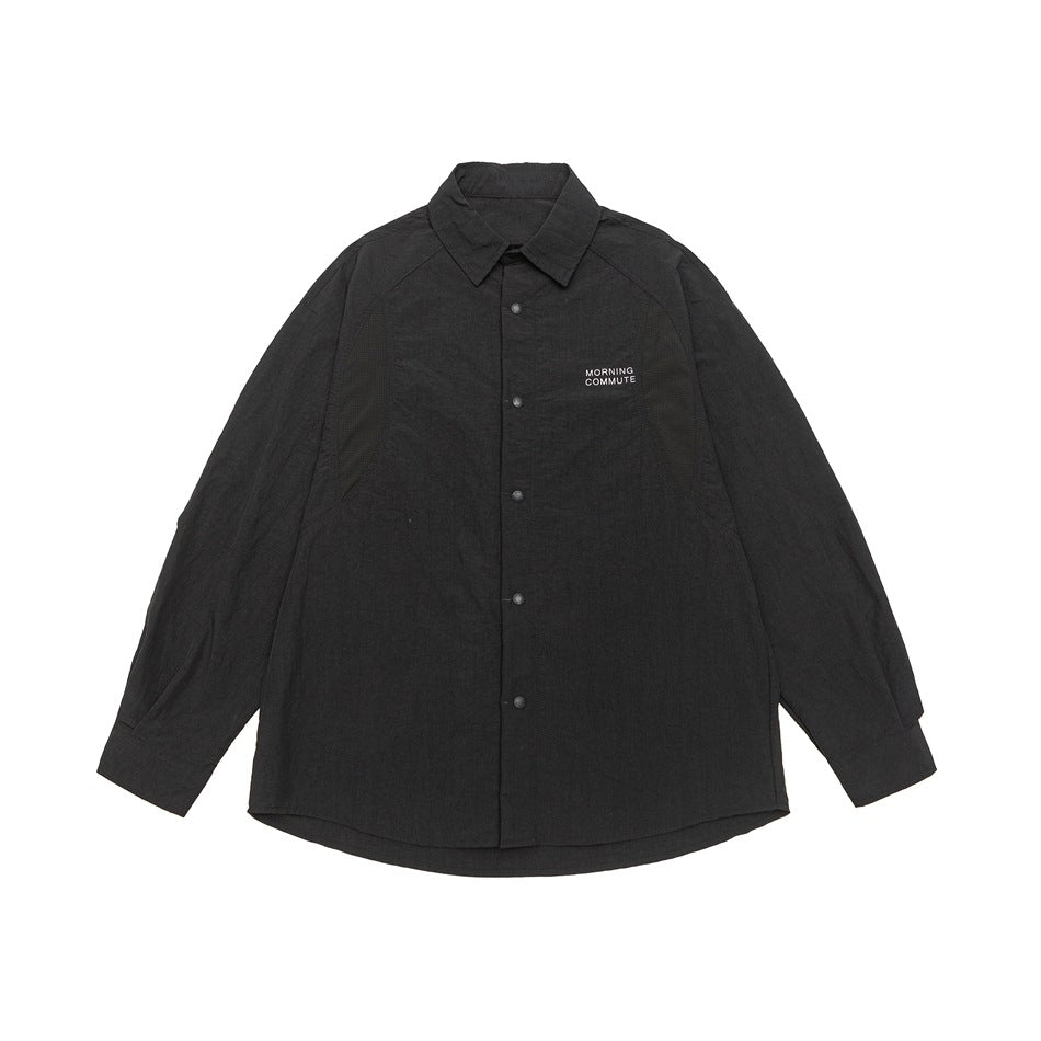 Unisex Lockeres Coach-Shirtjacke mit Kentkragen, Druckknopfleiste und minimalem Brustprint Drune