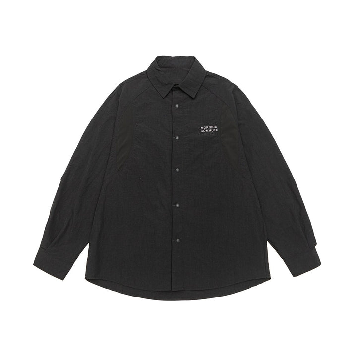 Unisex Lockeres Coach-Shirtjacke mit Kentkragen, Druckknopfleiste und minimalem Brustprint Drune