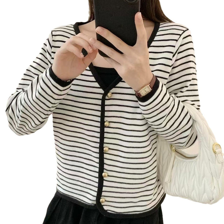 Damen gestreifter Cardigan mit eleganten Knöpfen und modernem V-Ausschnitt