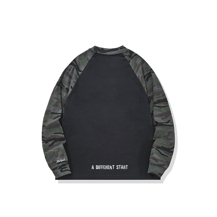 Unisex Oversize-Sweatshirt mit Camouflage-Raglanärmeln und geprägtetem Frontlogo Drune