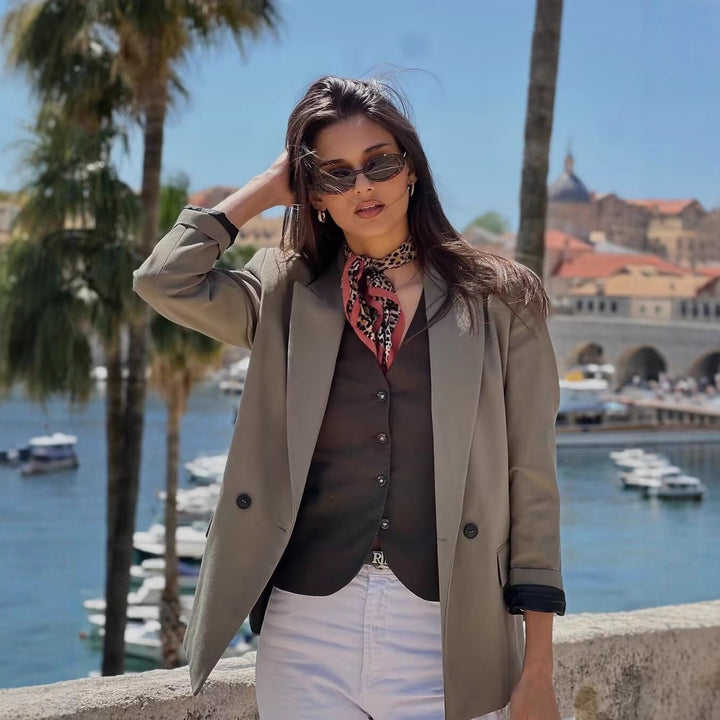 Damen nan taillierter Doppelreiher-Blazer mit spitzem Revers, Pattentaschen und leichtem Innenfutter Drune