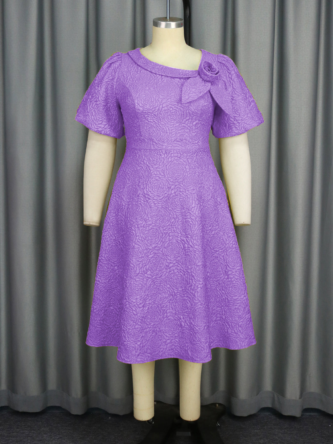 Damen Kleid mit elegantem Blumendruck und dekorativer Schleifenverzierung Drune