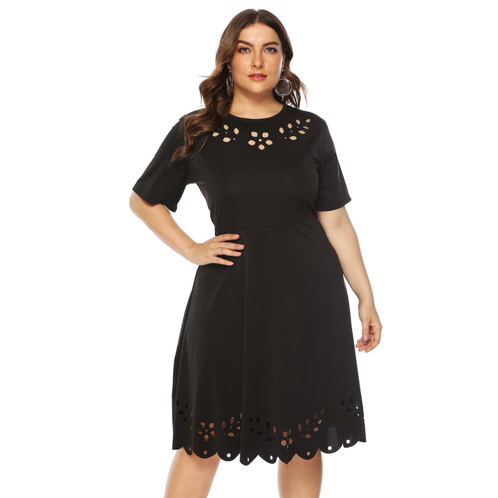 Damen elegantes Kleid mit Ausschnitt und Rüschensaum Drune