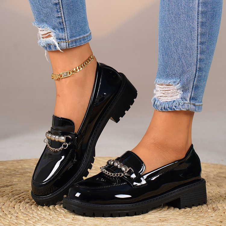 Damen Lack-Loafer mit profilierter Gummisohle und Kettendetail Drune