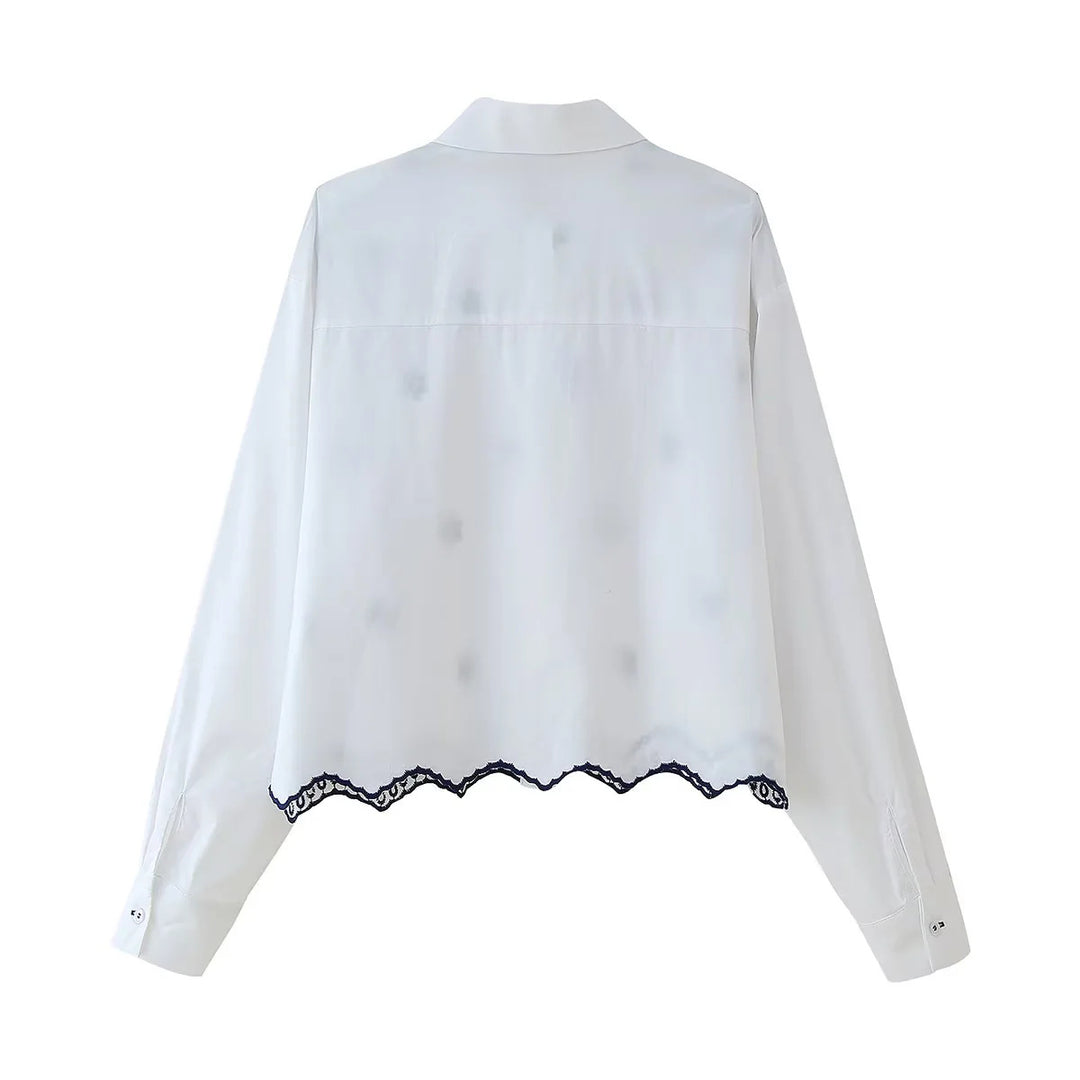 Damen nan kurzgeschnittene bestickte Hemdbluse mit geschwungenem Saum und floraler Stickerei Drune
