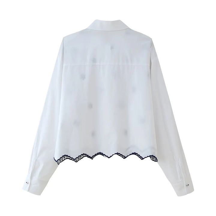 Damen nan kurzgeschnittene bestickte Hemdbluse mit geschwungenem Saum und floraler Stickerei Drune