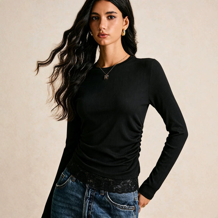 Damen figurbetontes geripptes Langarmshirt mit seitlicher Raffung und Spitzen-Saum Drune