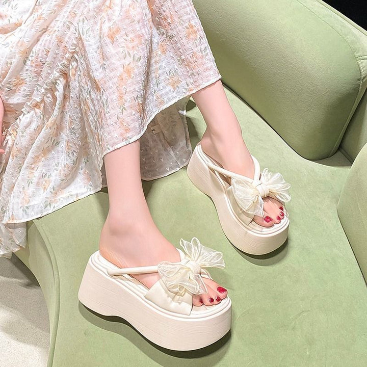 Damen Plateau‑Pantolette mit hoher Wedgesohle und organza‑Blütenapplikation Drune