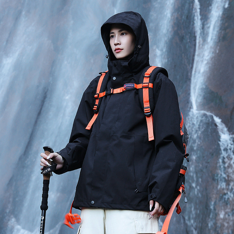 Damen technische Mehrlagen-Hardshell-Regenjacke mit verstellbarer Kapuze, Brustriemen und wasserabweisenden Reißverschlüssen Drune