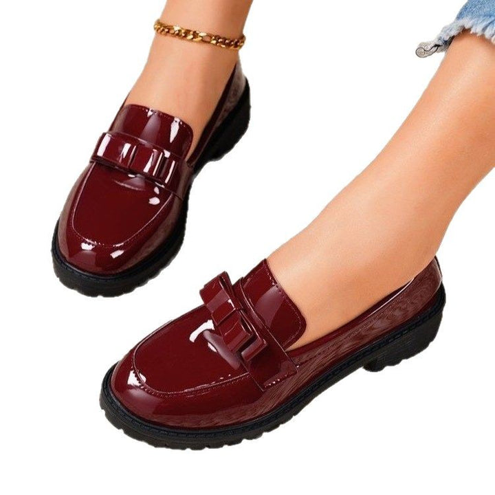 Damen Lack‑Loafer mit profilierter Gummisohle, dekorativer Riemchenschleife und gepolstertem Komfortfußbett Drune