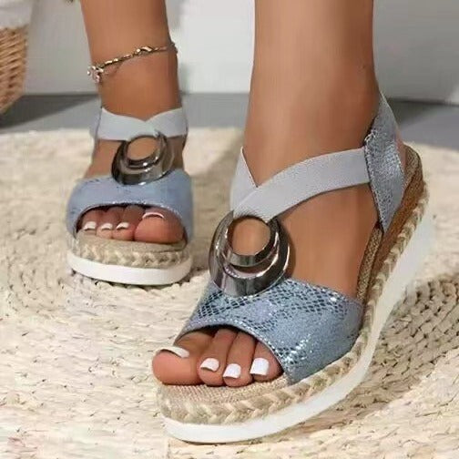Damen Keil‑Sandalen mit Bast‑Plateau, elastischem Fersenriemen und Zier‑Metallornament Drune