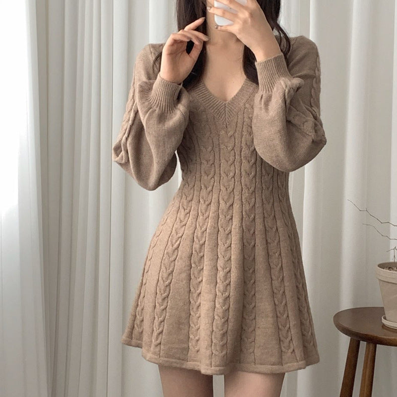 Damen gestricktes Kleid mit ausgefallenem Zopfmuster und voluminösen Ärmeln Drune