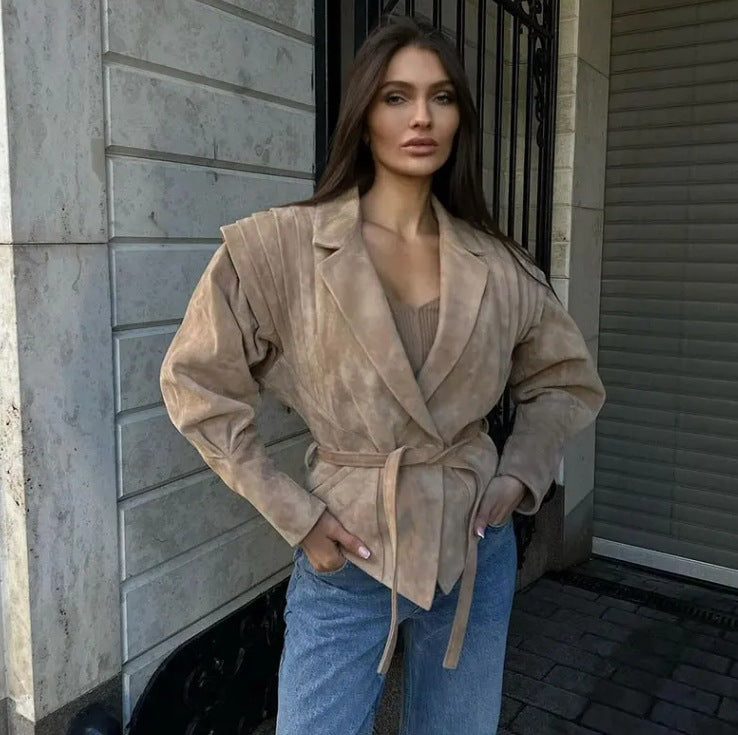 Damen Kunstleder-Bikerjacke mit strukturiertem Design und taillierbarem Gürtel Drune