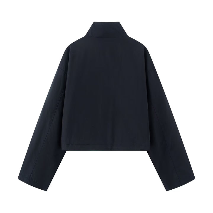 Damen Kurze Boxy-Utility-Jacke mit hohem Funnelkragen, großen Pattentaschen und Kordelzug Drune