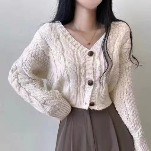 Damen cropped Strickjacke mit Zopfmuster und klassischen Knöpfen Drune