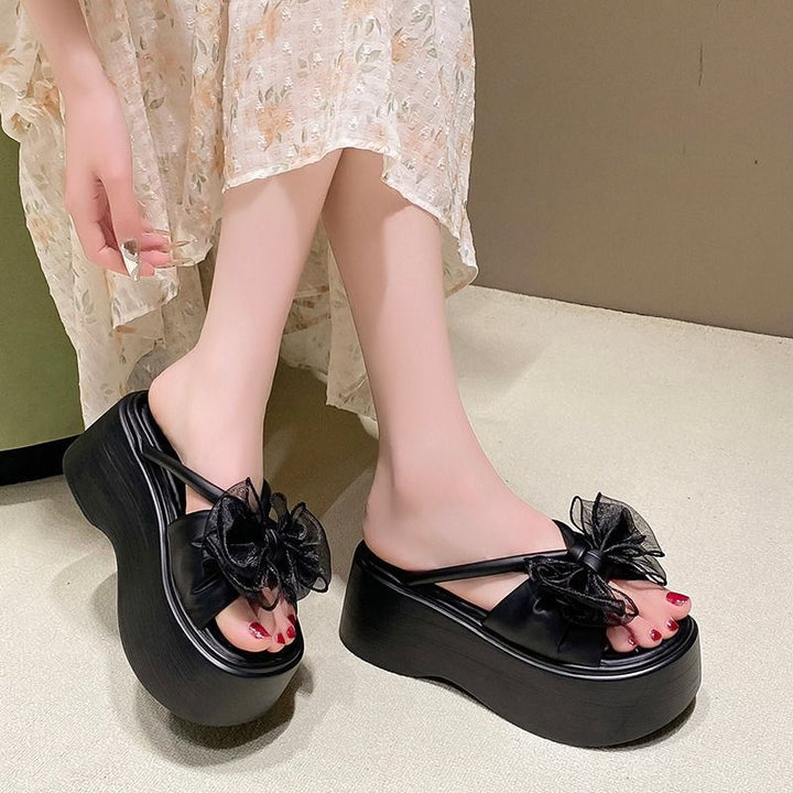 Damen Plateau‑Pantolette mit hoher Wedgesohle und organza‑Blütenapplikation Drune