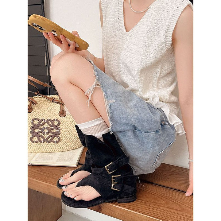Damen Sandalen‑Stiefelette aus Veloursleder mit Zehensteg und dekorativen Schnallenriemen Drune
