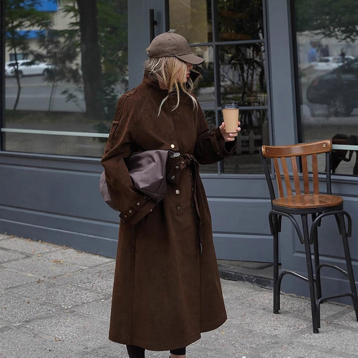 Damen Maxilanger Trenchcoat aus Veloursoptik mit doppelreihiger Knopfleiste und oversized Schnitt Drune