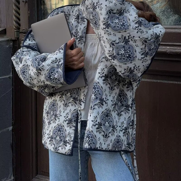 Damen Gesteppte Kimono‑Jacke mit ornamentaler Jacquardoptik und kontrastierter Paspel Drune