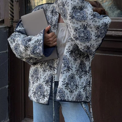 Damen Gesteppte Kimono‑Jacke mit ornamentaler Jacquardoptik und kontrastierter Paspel Drune