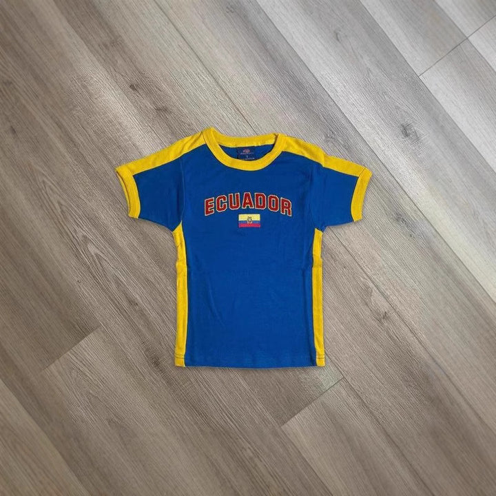 Damen T-Shirt mit kulturellem Schriftzug und Flaggenmotiv Drune