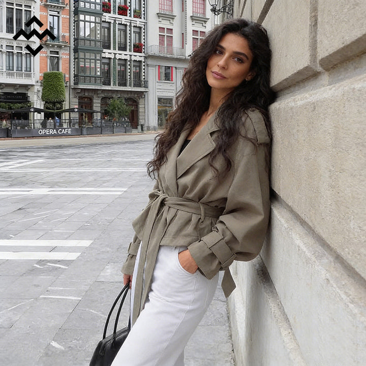 Damen Leichte Kurztrenchjacke mit weiten Revers, langen Bindegürtel und verstellbaren Manschetten Drune