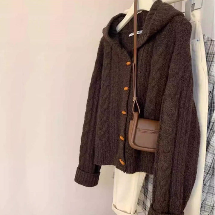 Damen Kapuzen-Strickjacke mit Zopfstrick, Holzknopfleiste und kastiger Silhouette Drune