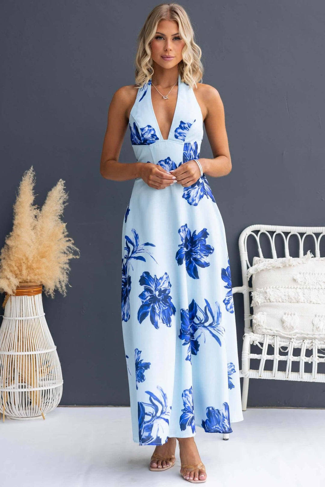 Damen Maxikleid mit tiefem V-Ausschnitt und floralen Akzenten Drune