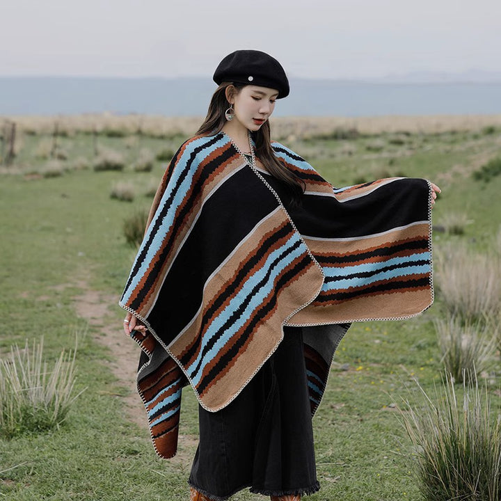 Damen Oversize-Strickponcho mit mehrfarbigem Wellenstreifen und Zierkordkante Drune