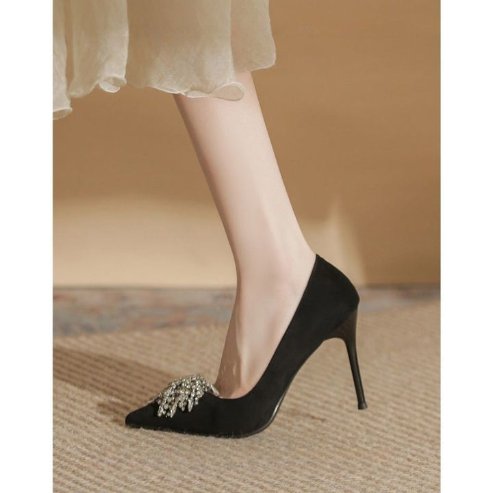 Damen spitz zulaufende Samt‑Pumps mit hohem Stiletto und Kristallbrosche Drune