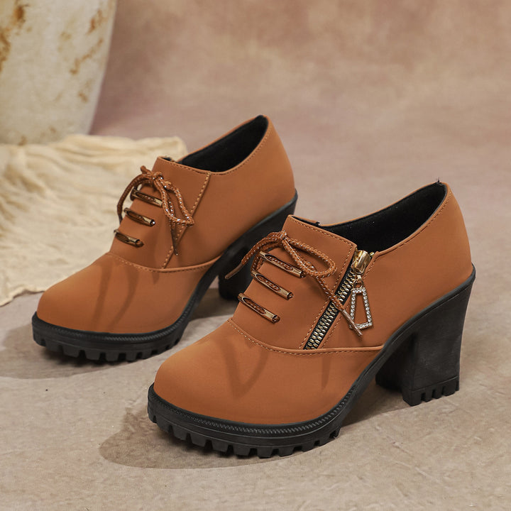 Damen nan elegante Schnür-Booties mit robustem Profilabsatz, seitlichem Reißverschluss und dekorativem Anhänger Drune