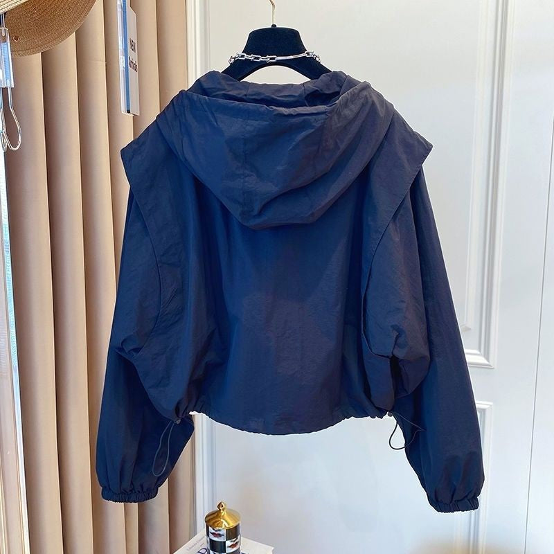 Damen nan leichtgewichtige Kapuzen-Übergangsjacke mit Tunnelzugbündchen und Ballonärmeln Drune
