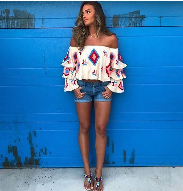 Damen Boho-Top mit Carmenausschnitt, gestuften Volantärmeln und aufwendiger Stickerei Drune
