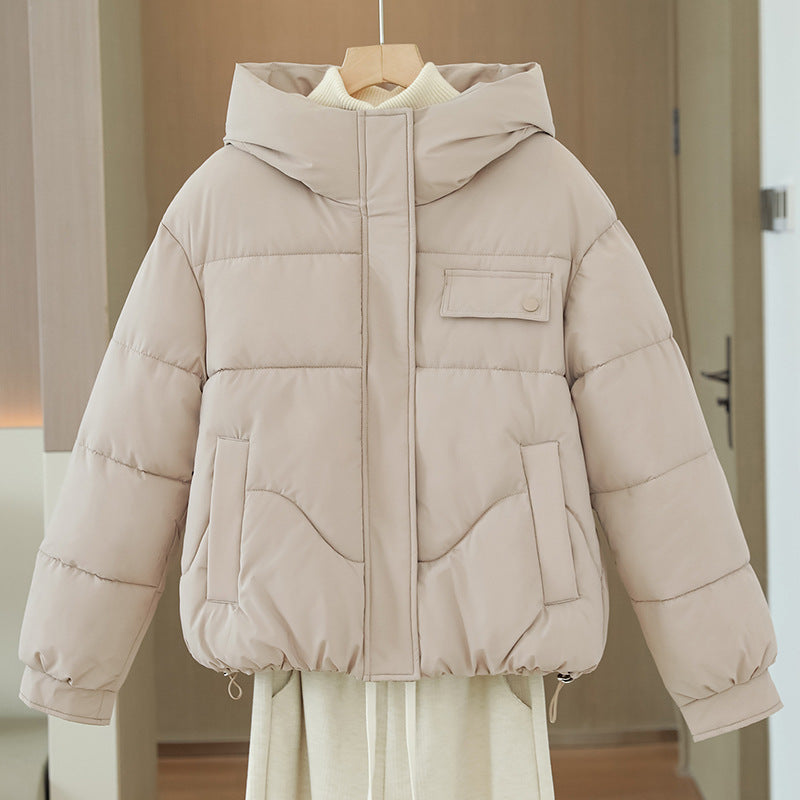 Damen nan kurzes wattiertes Kapuzenblouson mit verdeckter Frontblende, Brustpattentasche und verstellbarem Kordelsaum Drune