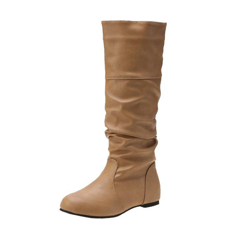 Damen Schlupfstiefel mit gerafftem Schaft und flacher Keilsohle Drune