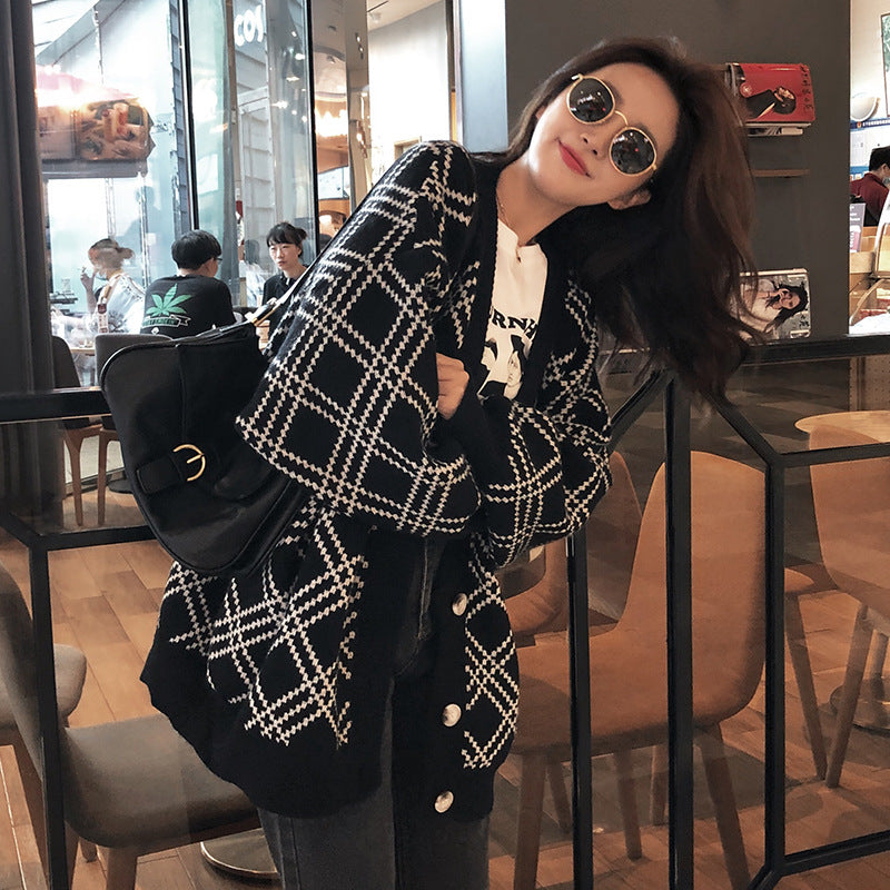 Damen bequeme Strickjacke mit klassischem Karomuster und Holzknöpfen Drune