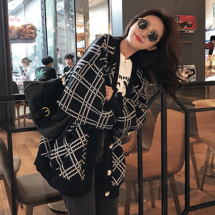 Damen bequeme Strickjacke mit klassischem Karomuster und Holzknöpfen Drune