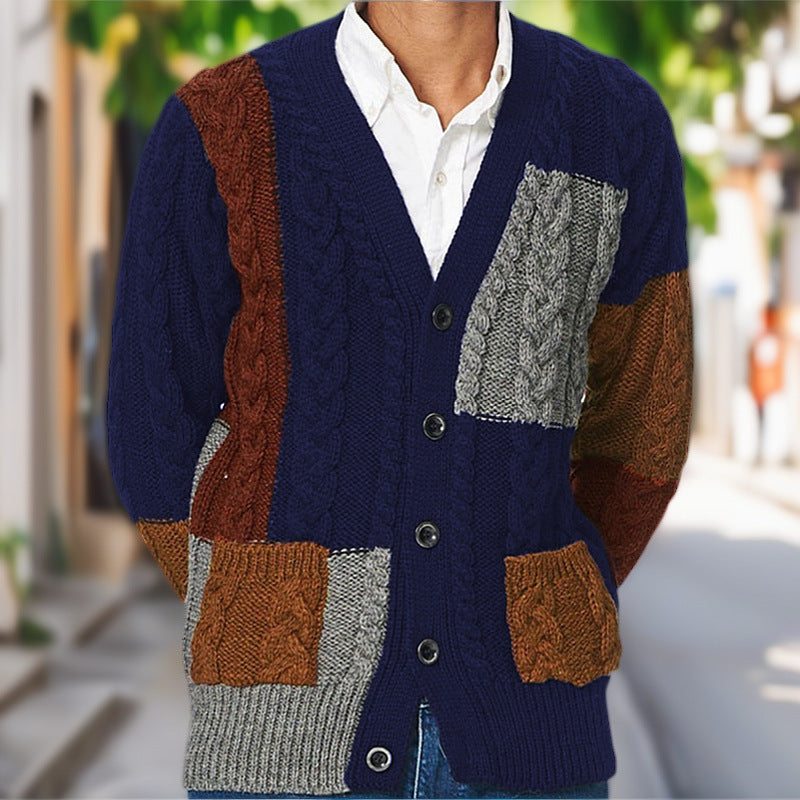Herren Strickjacke mit modernem Zopfmuster und farblich abgestimmten Taschen Drune