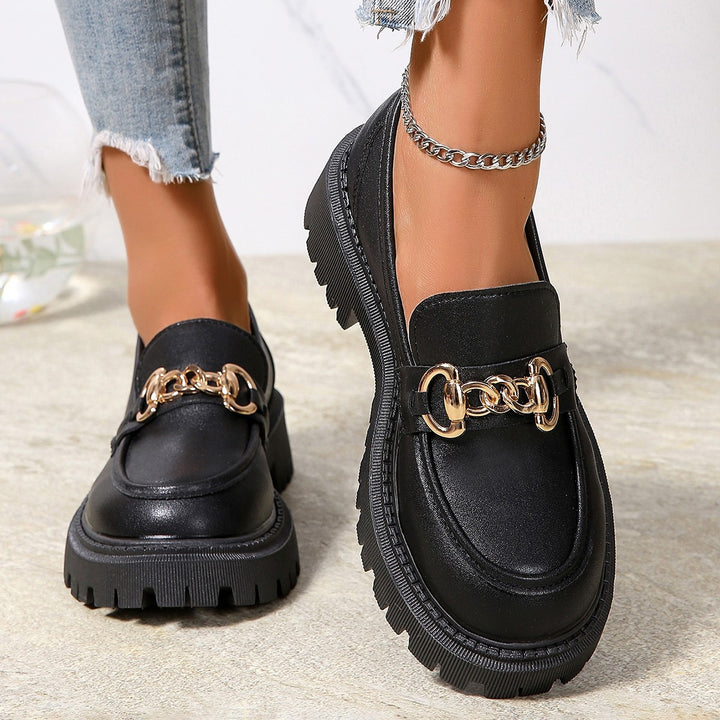 Damen nan robuste Loafer mit profilierter Traktorsohle und dekorativer Metallketten-Applikation Drune