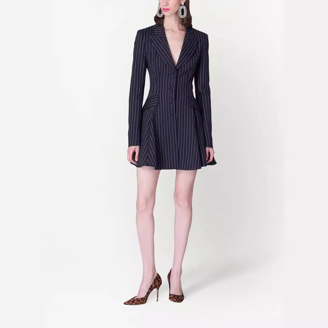 Damen Tailliertes Nadelstreifen-Blazerkleid im modernen Tailoring Drune